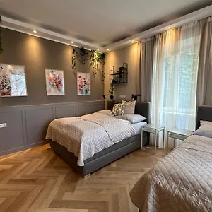 Book-a-room 31 Apartment